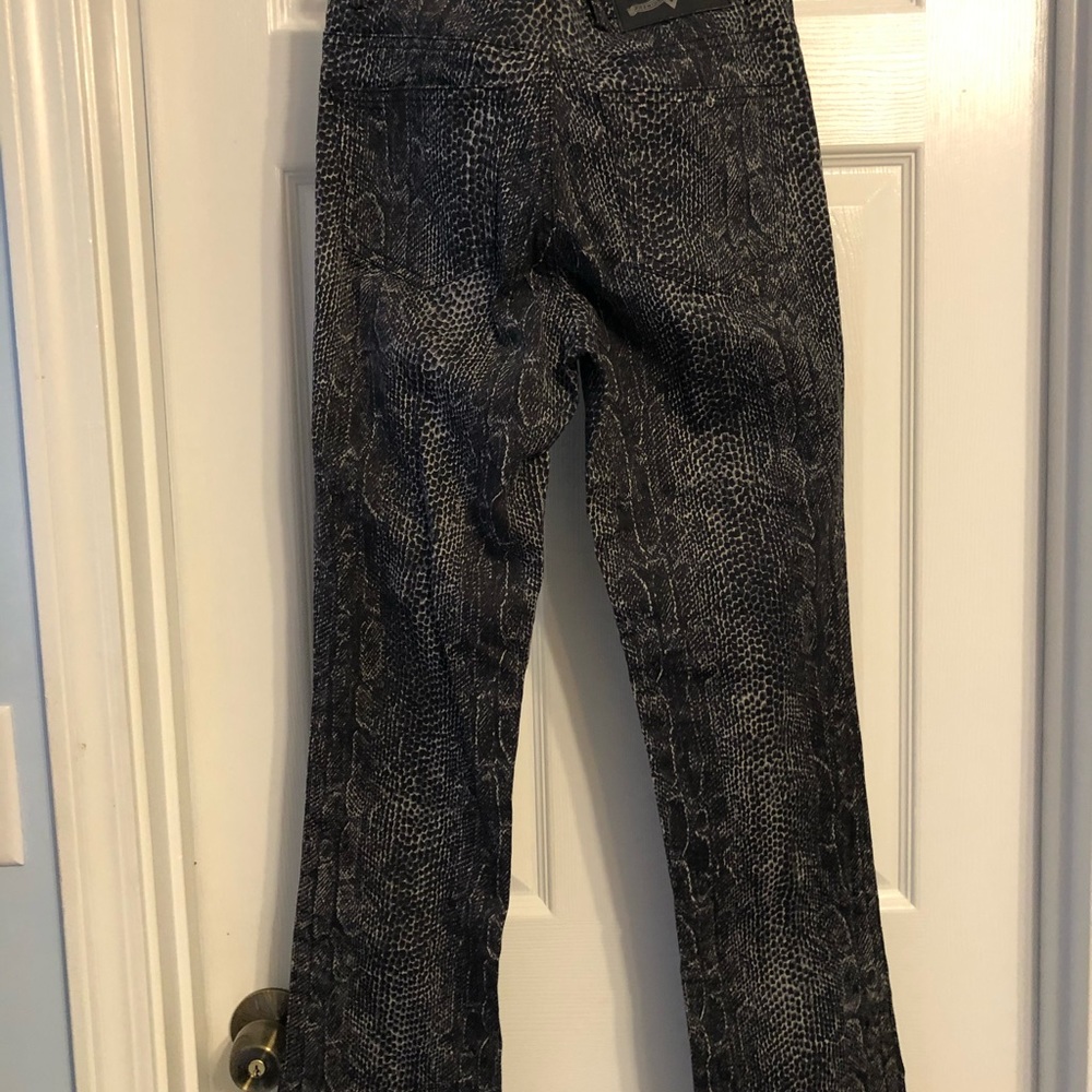 GUESS High Rise Sneak Print Skinny Jeans - Picture 3 of 8
